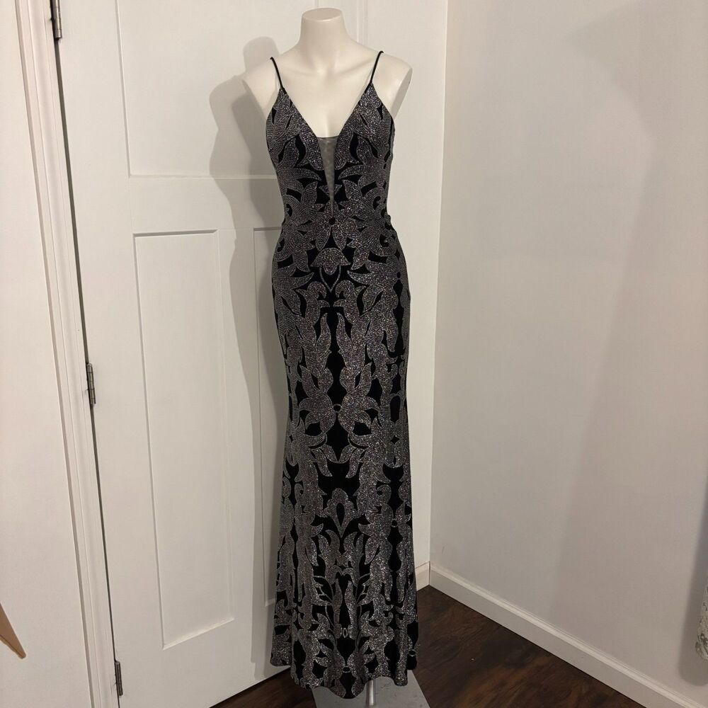 B&A by Betsy & Adam Sparkly Silver and Black Formal Baroque Evening Gown Dress